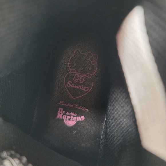 Doc Martens X Sanrio Hello Kitty Shoreditch Boots Size 7 US L, 5 UK, 38 EU - Picture 10 of 11